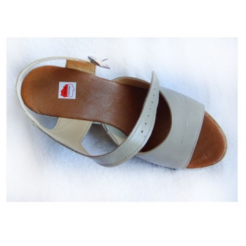 Skórzane szerokie sandały na koturnie 7 cm